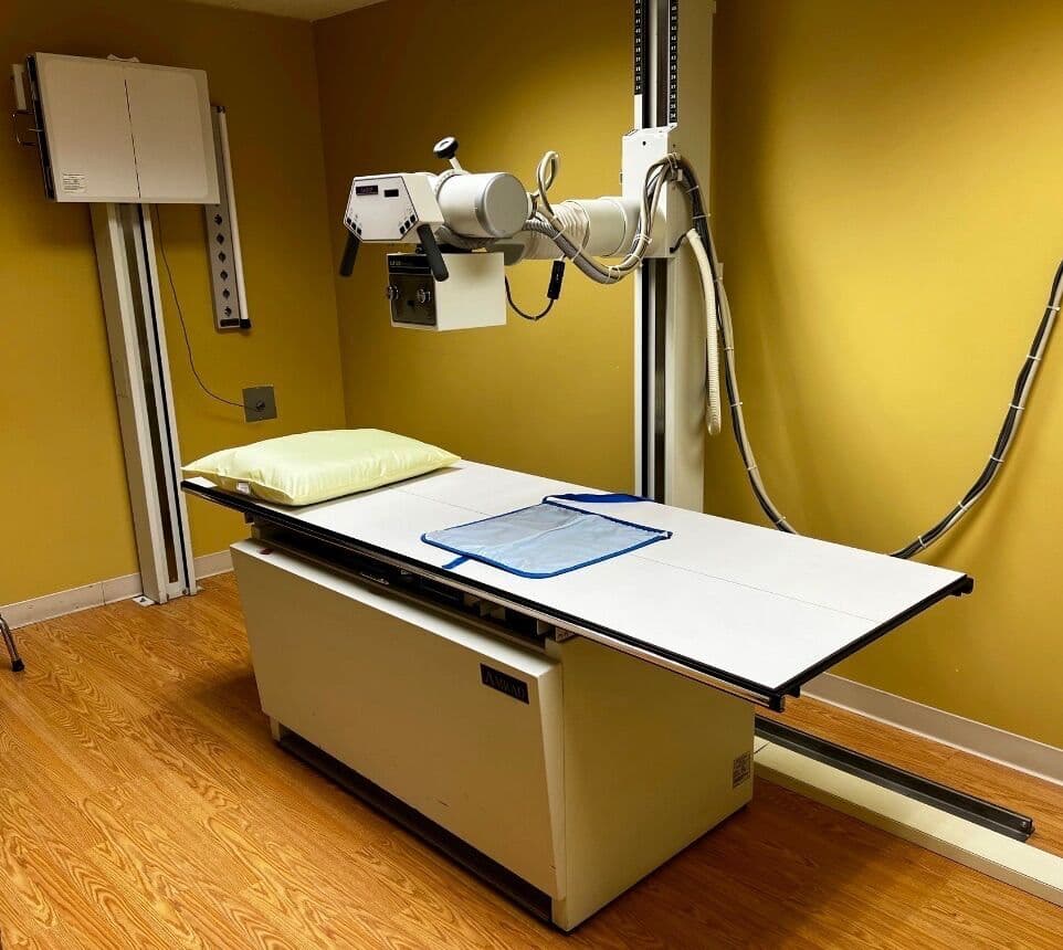 Universal EasyMatic 125 3461 Radiation Machine and Table